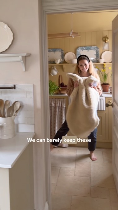 0.8s · opening hook, through the kitchen